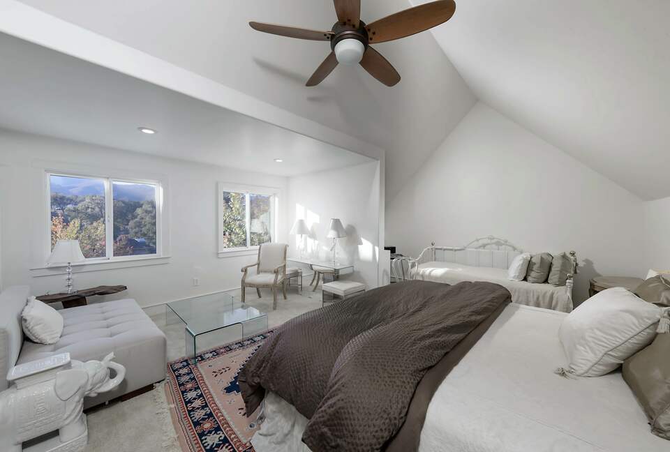 Modern Family Farmhouse - Tehachapi, California