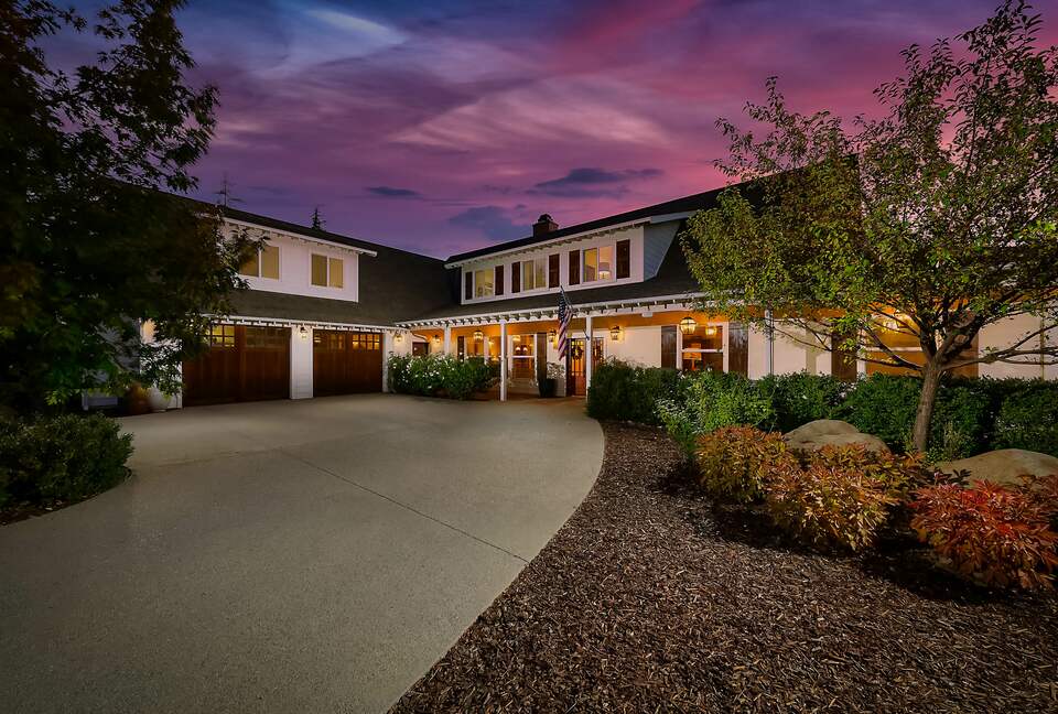 Modern Family Farmhouse - Tehachapi, California