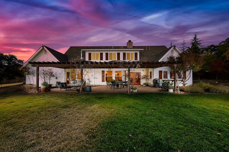 Modern Family Farmhouse - Tehachapi, California