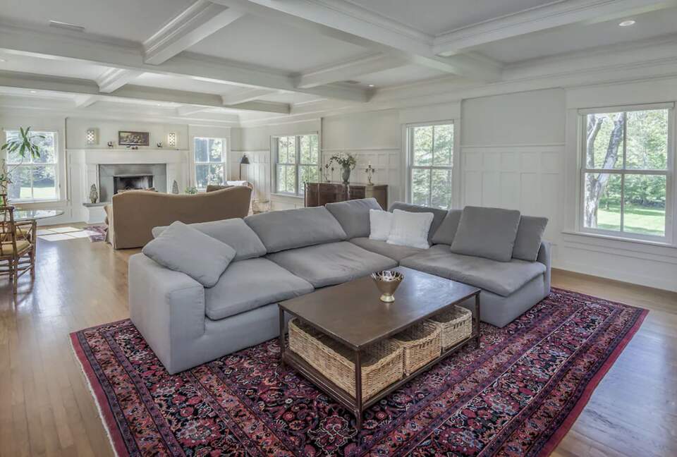 Elegant Country Estate - Newtown, Connecticut