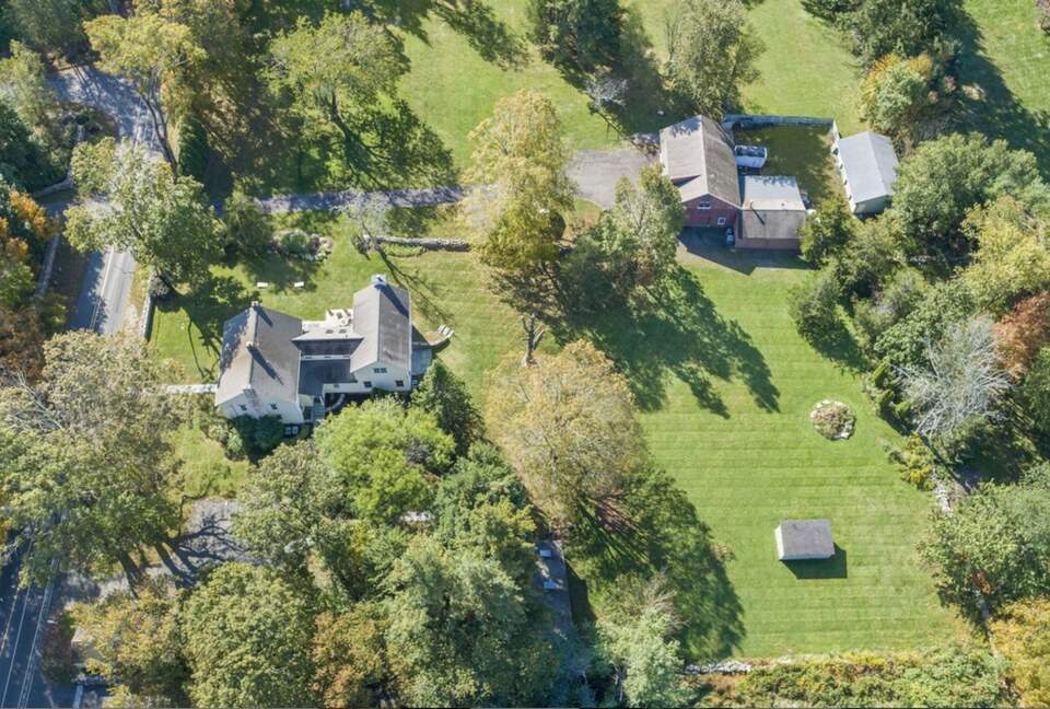 Elegant Country Estate - Newtown, Connecticut
