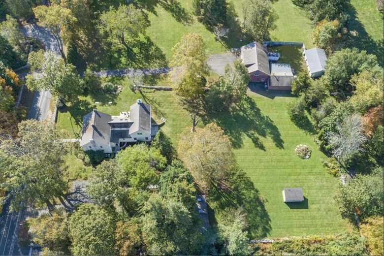 Elegant Country Estate - Newtown, Connecticut