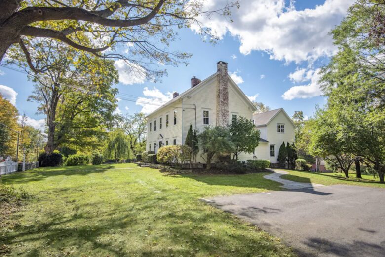 Elegant Country Estate - Newtown, Connecticut
