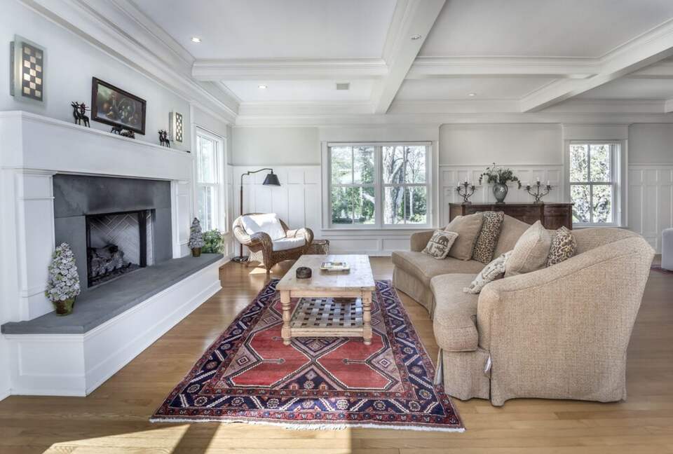 Elegant Country Estate - Newtown, Connecticut