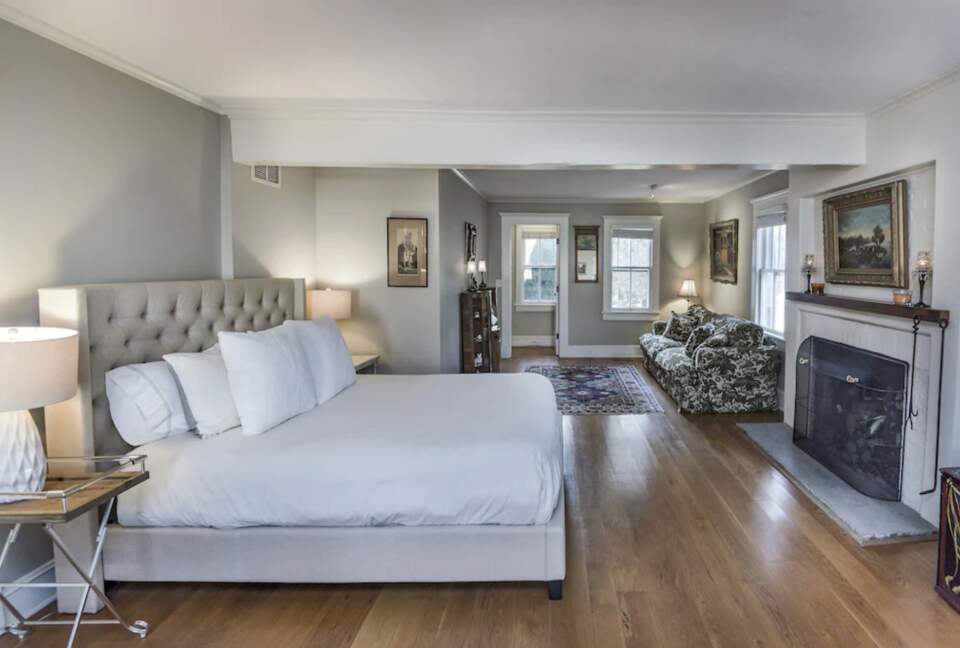 Elegant Country Estate - Newtown, Connecticut