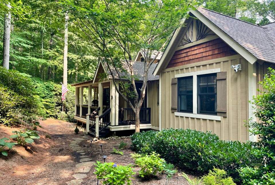 Whispering Falls Cottage — Bear Lake - Tuckasegee, North Carolina