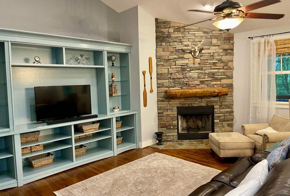 Whispering Falls Cottage — Bear Lake - Tuckasegee, North Carolina