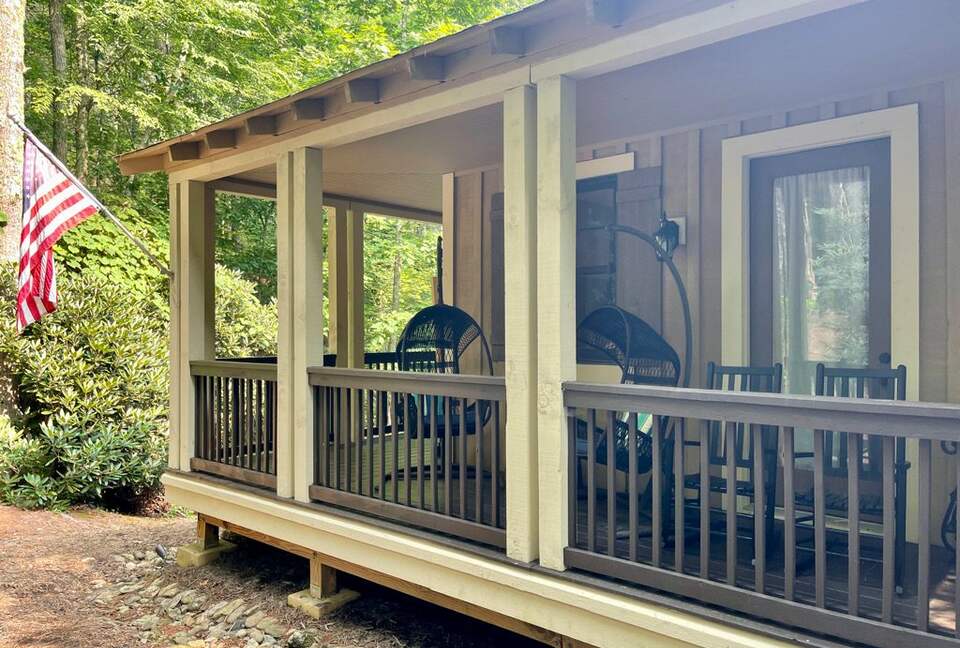 Whispering Falls Cottage — Bear Lake - Tuckasegee, North Carolina