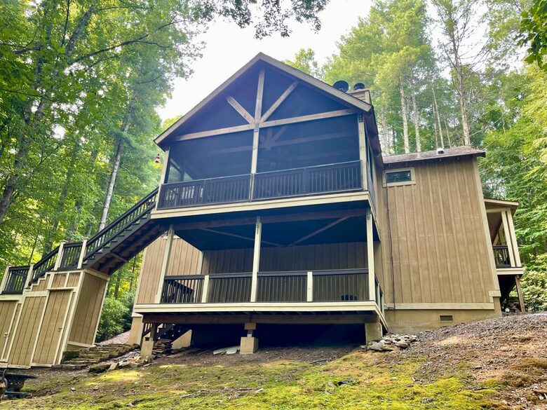 Whispering Falls Cottage — Bear Lake - Tuckasegee, North Carolina