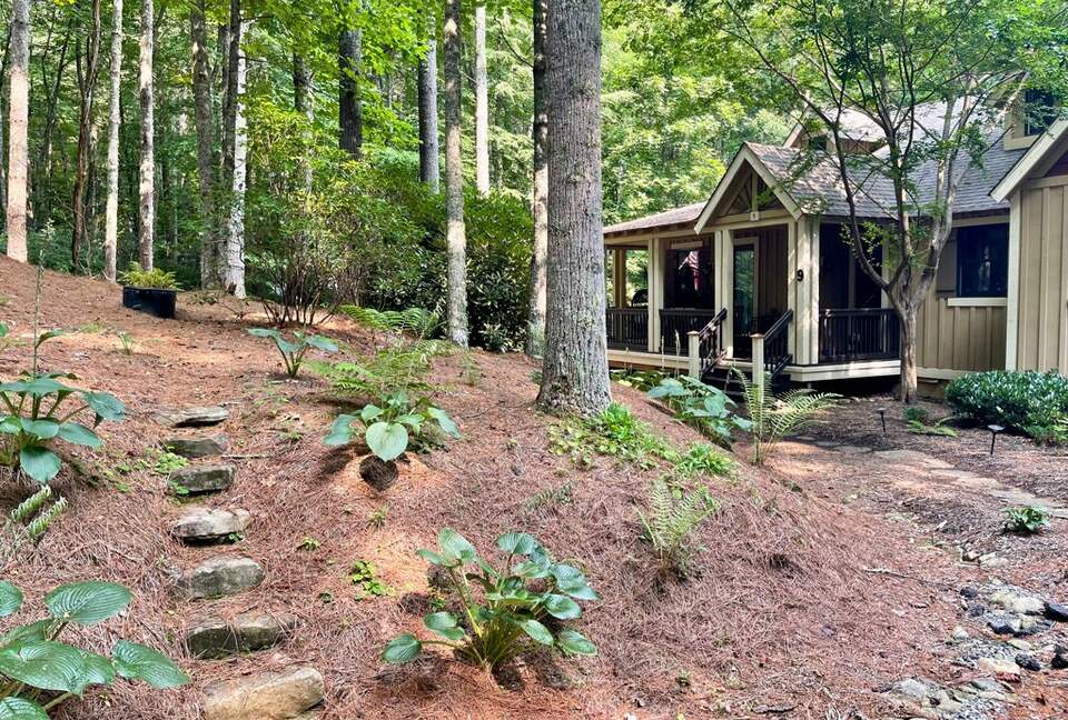 Whispering Falls Cottage — Bear Lake - Tuckasegee, North Carolina