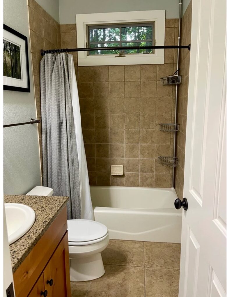 Whispering Falls Cottage — Bear Lake - Tuckasegee, North Carolina