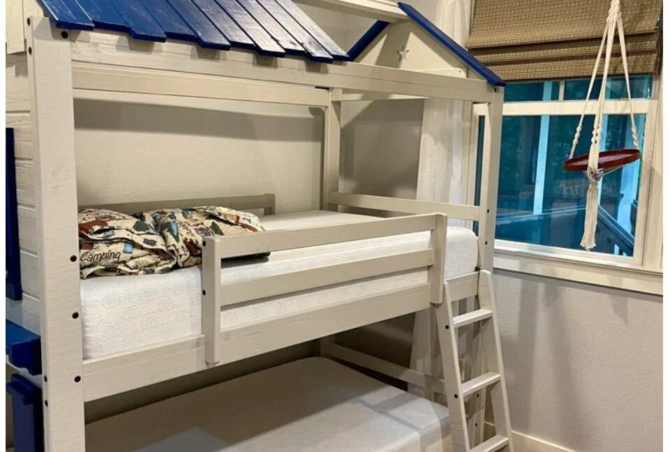 Whispering Falls Cottage — Bear Lake - Tuckasegee, North Carolina