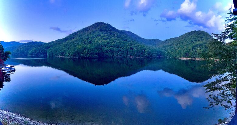 Gorgeous Panoramic Views from EVERY Bedroom and Back Deck