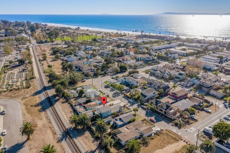 Carpinteria Beach House - Walking distance to Downtown Carpinteria & the beach! - Carpinteria, California