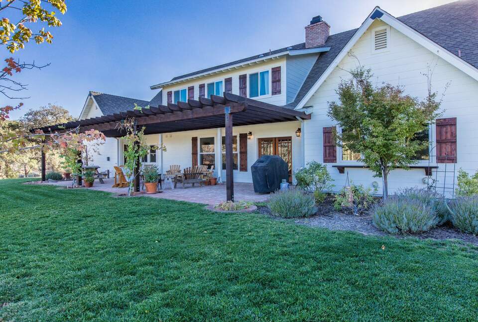 Modern Family Farmhouse - Tehachapi, California