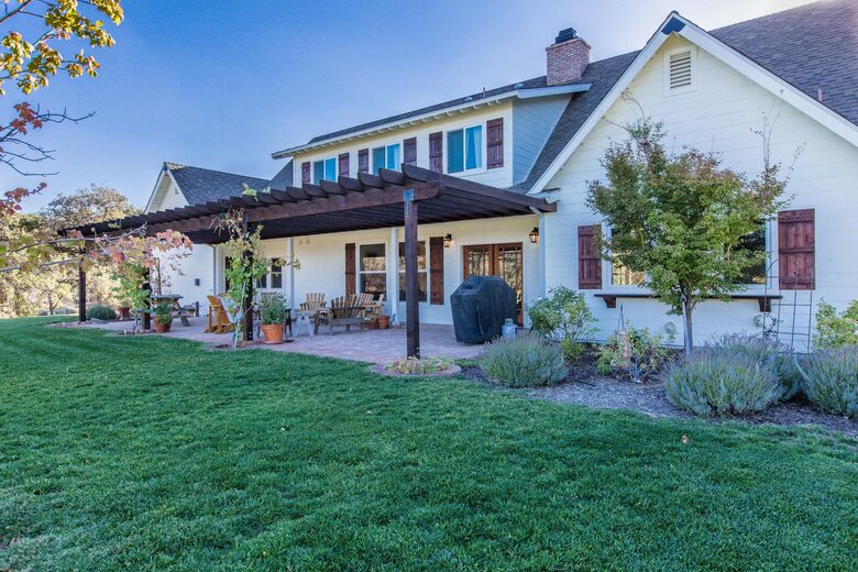 Modern Family Farmhouse - Tehachapi, California