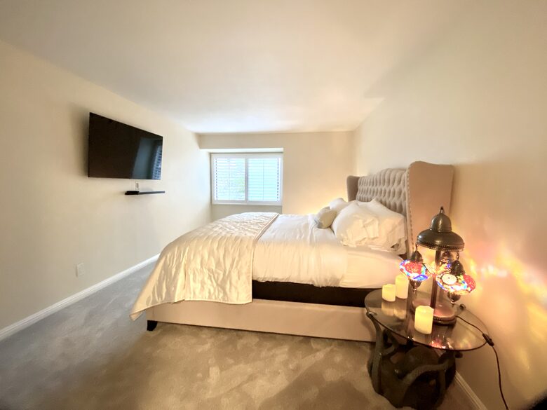 Home Exchange in San Diego, CA, minimalist master