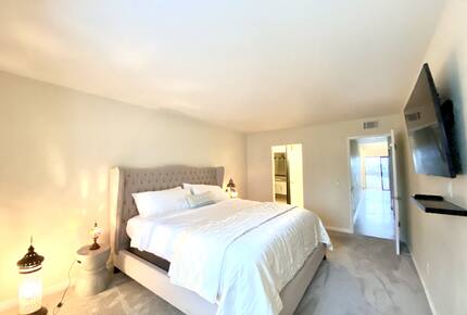 Home Exchange in San Diego, CA, inviting master bedroom