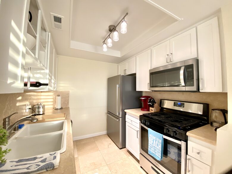 Home Exchange in San Diego, CA, galley kitchen