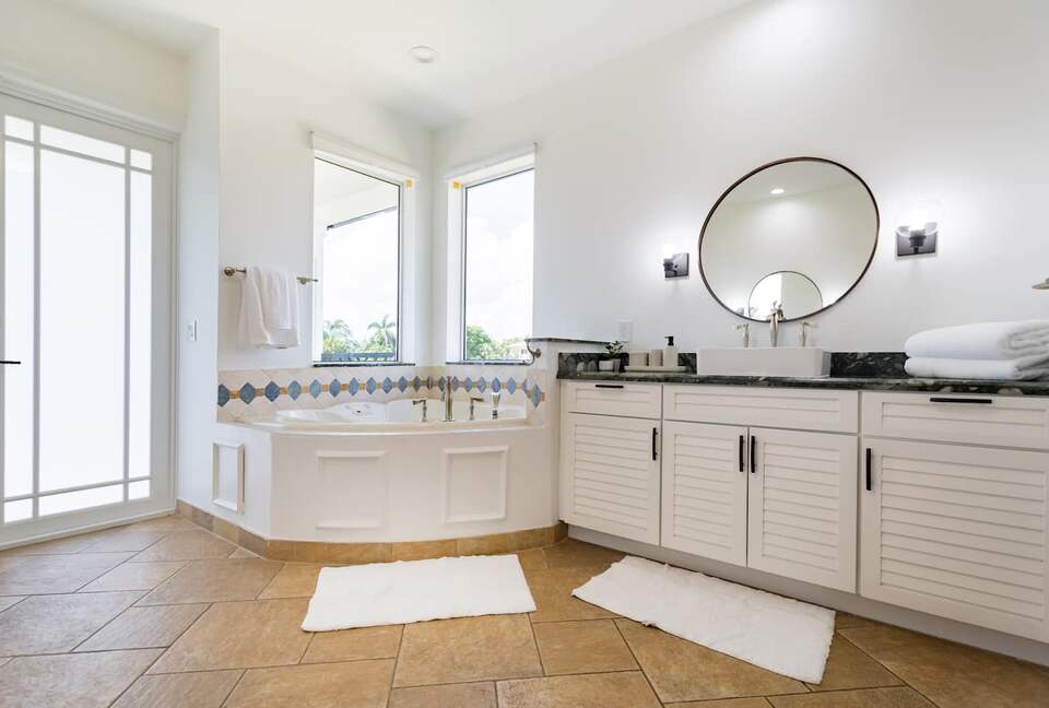 Large Fort Lauderdale Luxe Waterfront Estate - Fort Lauderdale, Florida