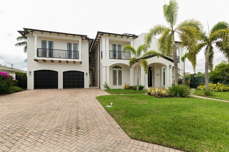 Large Fort Lauderdale Luxe Waterfront Estate - Fort Lauderdale, Florida