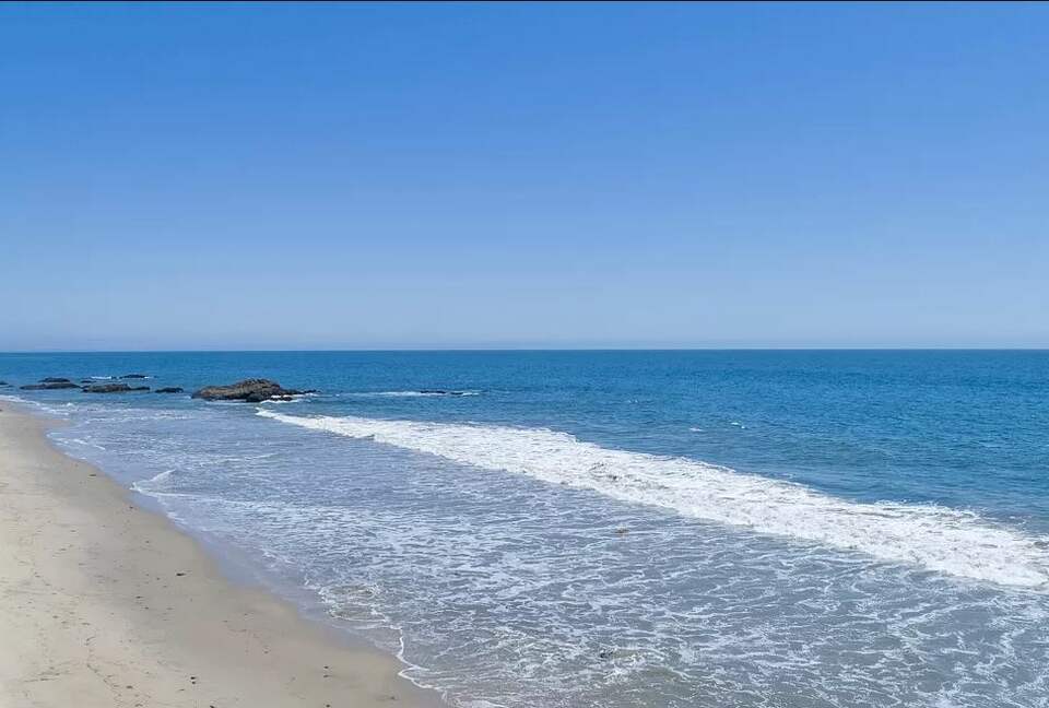 Malibu Manor (R) - Malibu, California