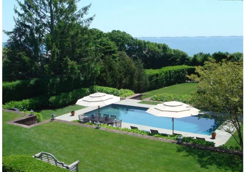 Southampton Retreat with private beach - Southampton, New York