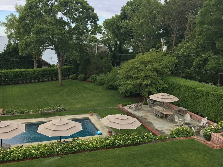 Southampton Retreat with private beach - Southampton, New York