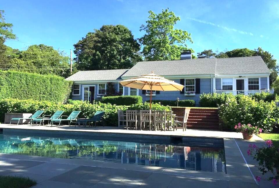 Southampton Retreat with private beach - Southampton, New York