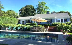 Southampton Retreat with private beach - Southampton, New York