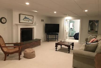 Southampton Retreat with private beach - Southampton, New York