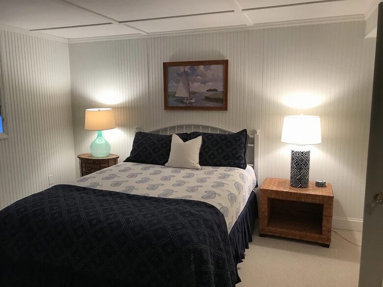 Southampton Retreat with private beach - Southampton, New York