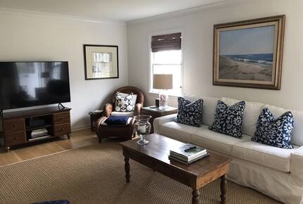 Southampton Retreat with private beach - Southampton, New York