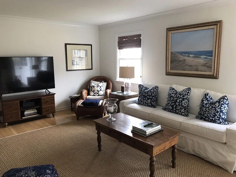 Southampton Retreat with private beach - Southampton, New York