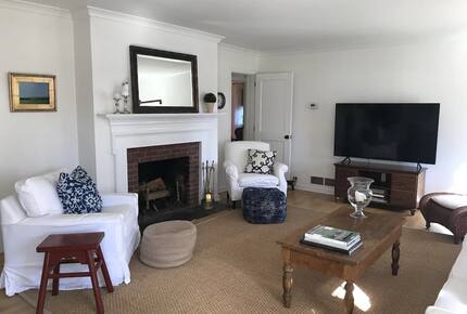 Southampton Retreat with private beach - Southampton, New York