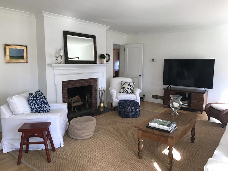 Southampton Retreat with private beach - Southampton, New York