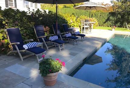 Southampton Retreat with private beach - Southampton, New York