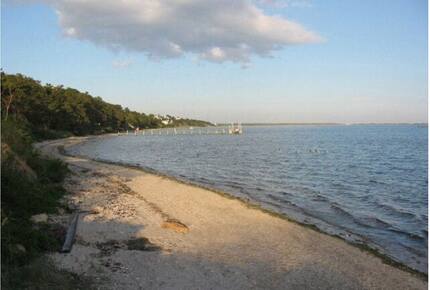 Southampton Retreat with private beach - Southampton, New York
