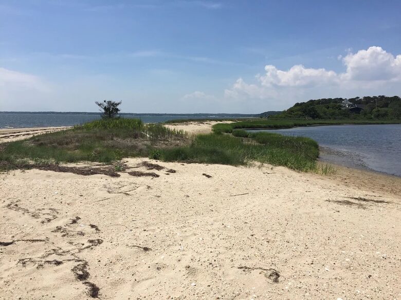 Southampton Retreat with private beach - Southampton, New York