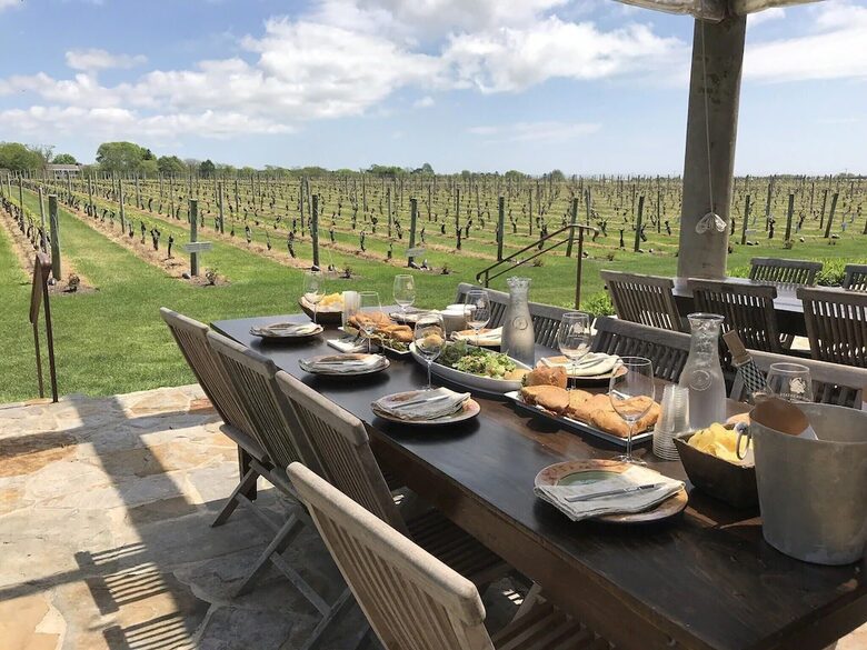 Southampton Retreat with private beach - Southampton, New York