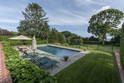 Southampton Retreat with private beach - Southampton, New York