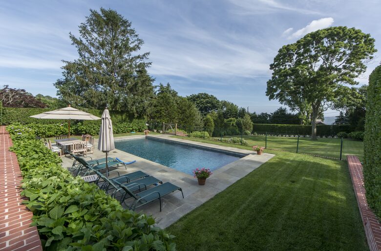 Southampton Retreat with private beach - Southampton, New York
