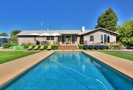 Napa Valley Wine Country Retreat with Pickleball Court - Napa, California