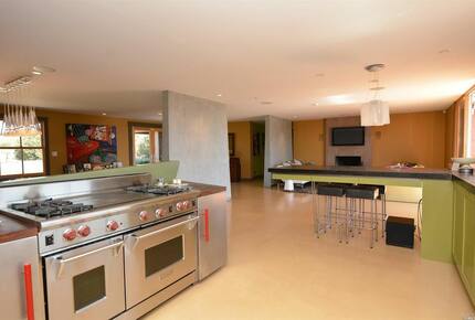 Napa Valley Wine Country Retreat with Pickleball Court - Napa, California