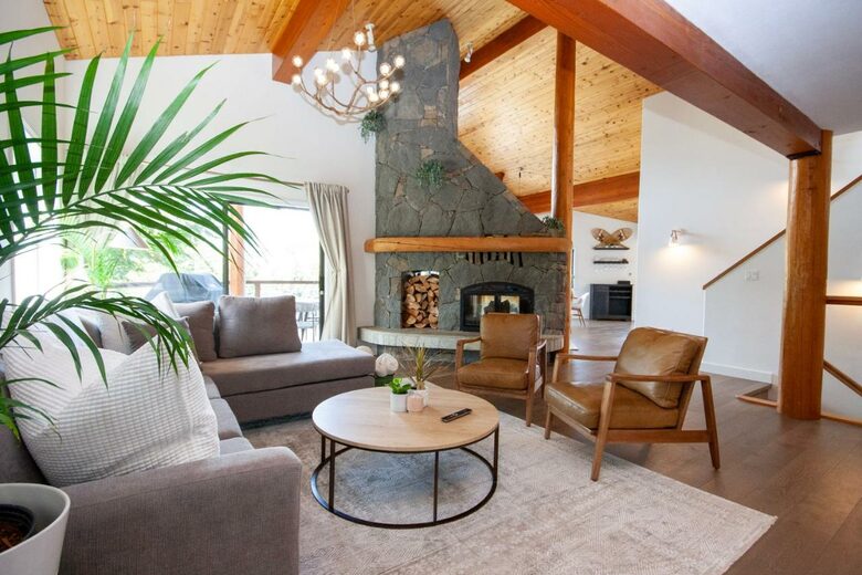 Modern Whistler Chalet - walk to everything! - Whistler, Canada