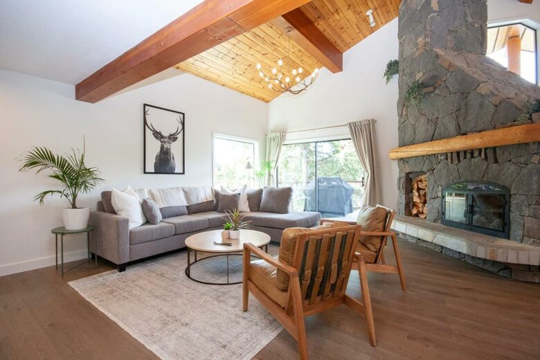 Modern Whistler Chalet - walk to everything! - Whistler, Canada