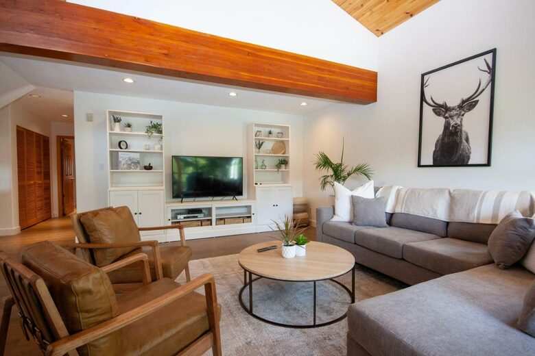 Modern Whistler Chalet - walk to everything! - Whistler, Canada