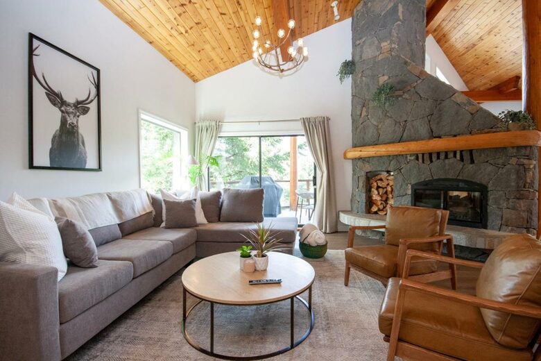 Modern Whistler Chalet - walk to everything! - Whistler, Canada