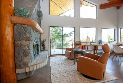 Modern Whistler Chalet - walk to everything! - Whistler, Canada