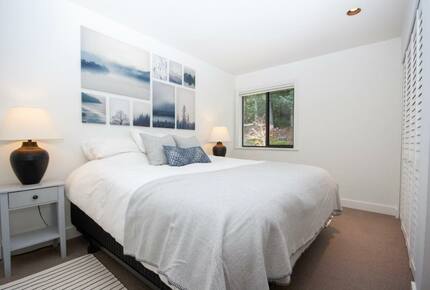 Modern Whistler Chalet - walk to everything! - Whistler, Canada